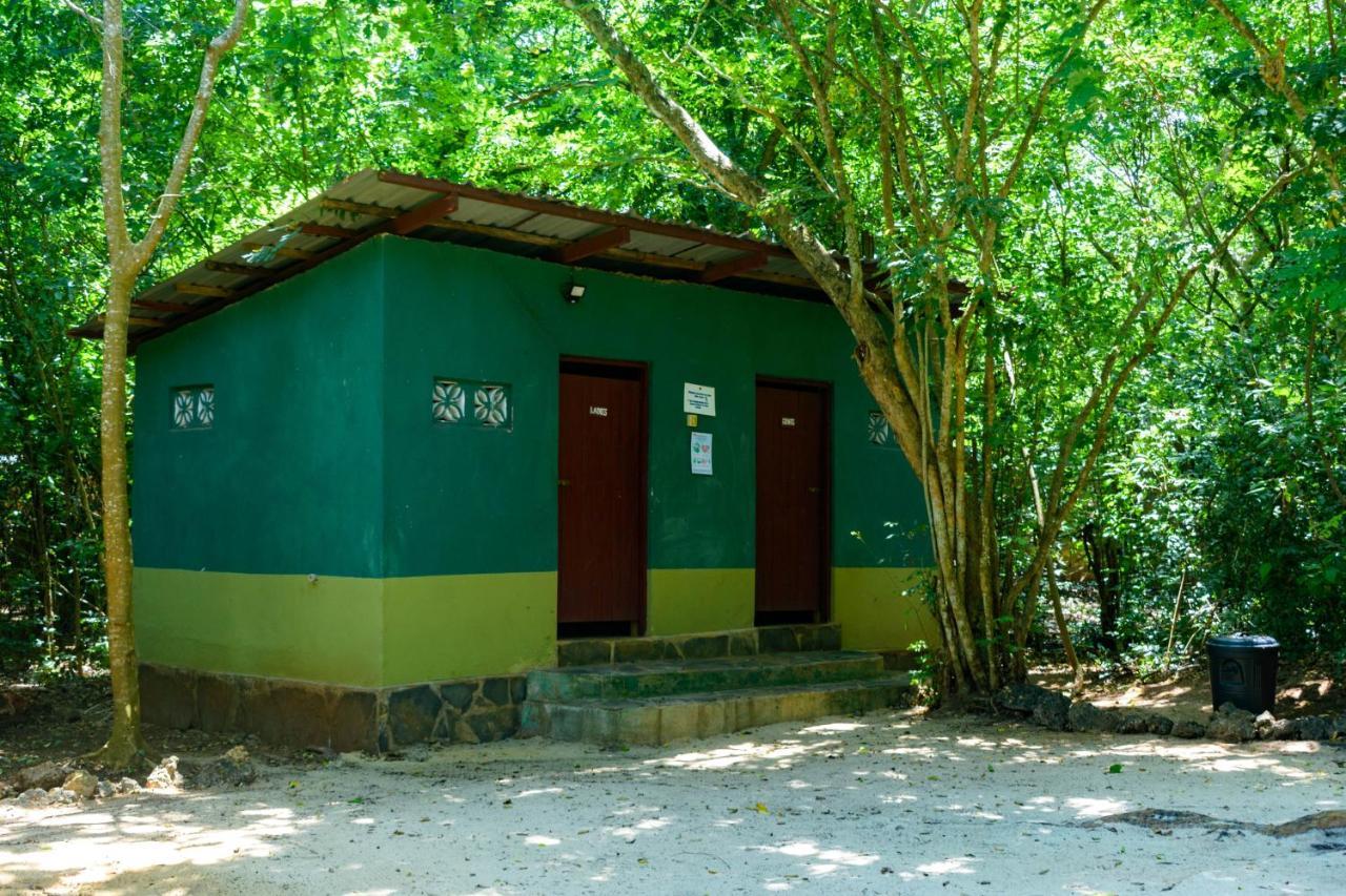 Firefly Eco Retreat Villa Shimoni Buitenkant foto